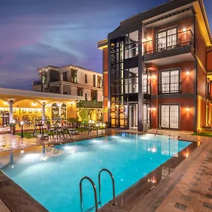  Hotel Motif